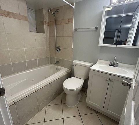 4th image of 2304 S Ridgeway Ave