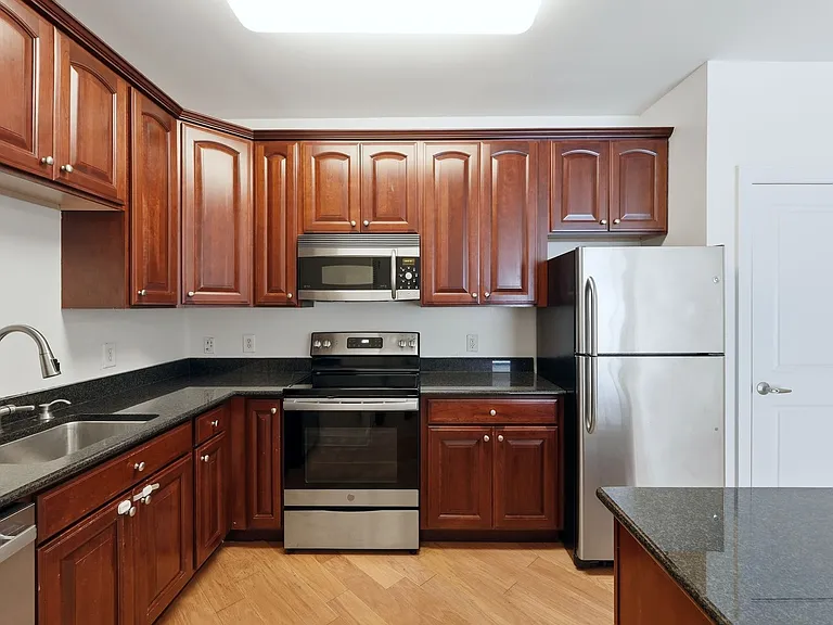 20 Avenue At Port Imperial #323 — Photo 5