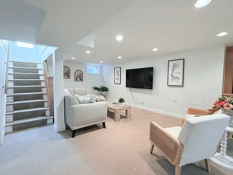 530 S Vail Ave — Photo 8