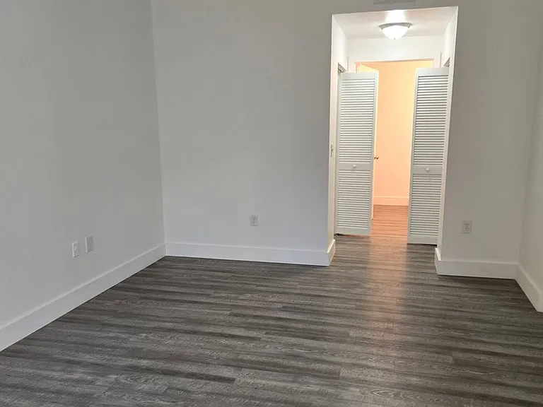 The Mirage Apartments — Photo 25