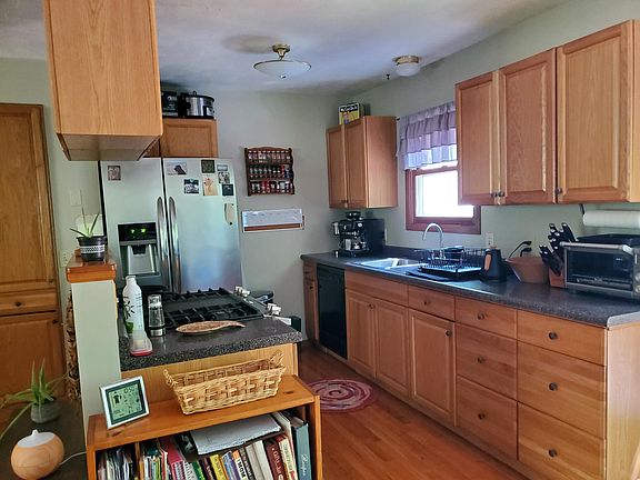 4th image of 2184 Roselawn Dr