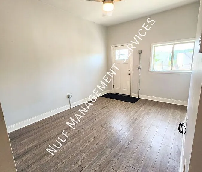 6010 Butler St — Photo 4