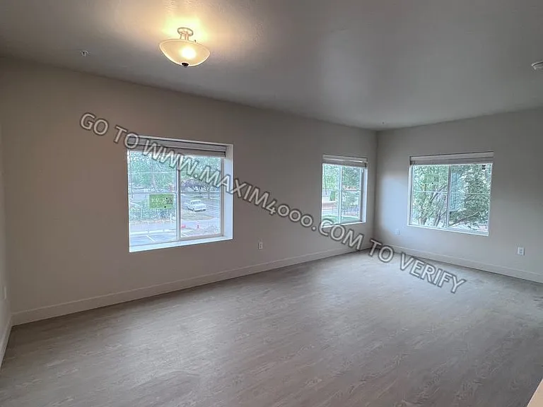 940 Grand Avenue — Photo 3