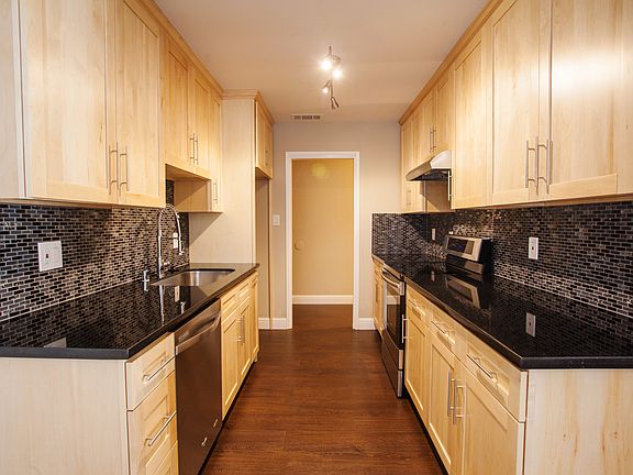 3rd image of 1814 Baywood Ln