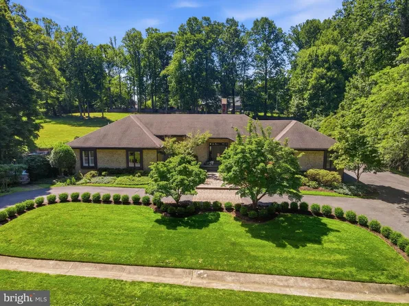 11621 Lake Potomac Dr, Potomac, MD 20854