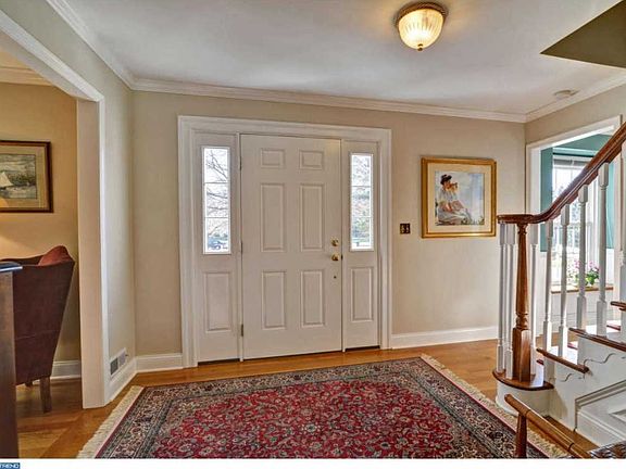 5th image of 10 Fairfax Ct