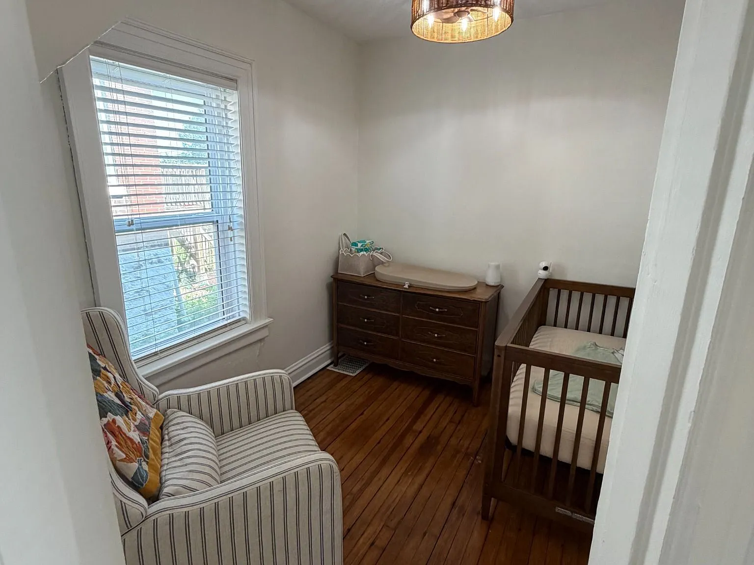 2 bed, 1.0 bath, 1035 sqft, $1,600 — Photo 4