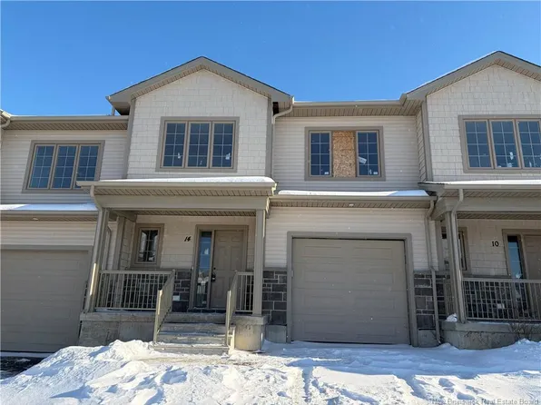 14 Huntingdon Cir, Fredericton, NB E3B 0L9