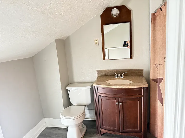 251 S Sycamore St — Photo 9