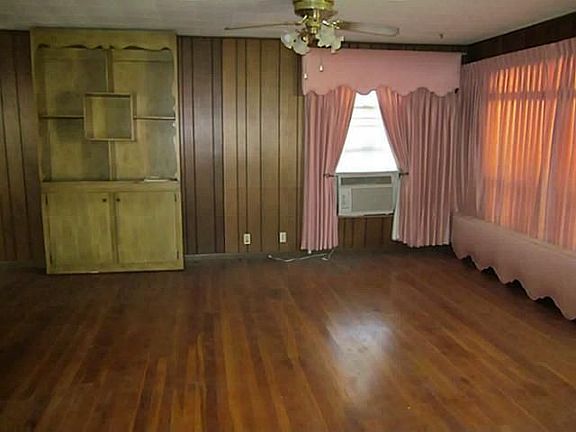 2nd image of 1513 W Spurgeon St