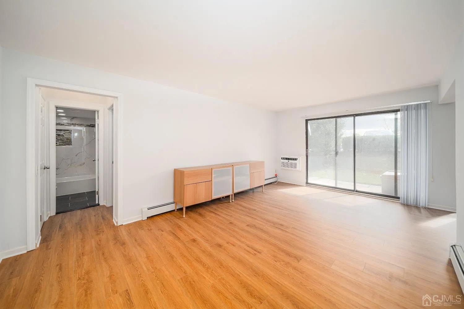 1 bed, 1.0 bath, $1,925 — Photo 3