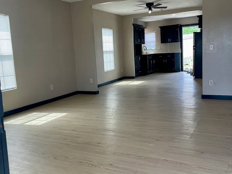 705 E Fay St — Photo 10