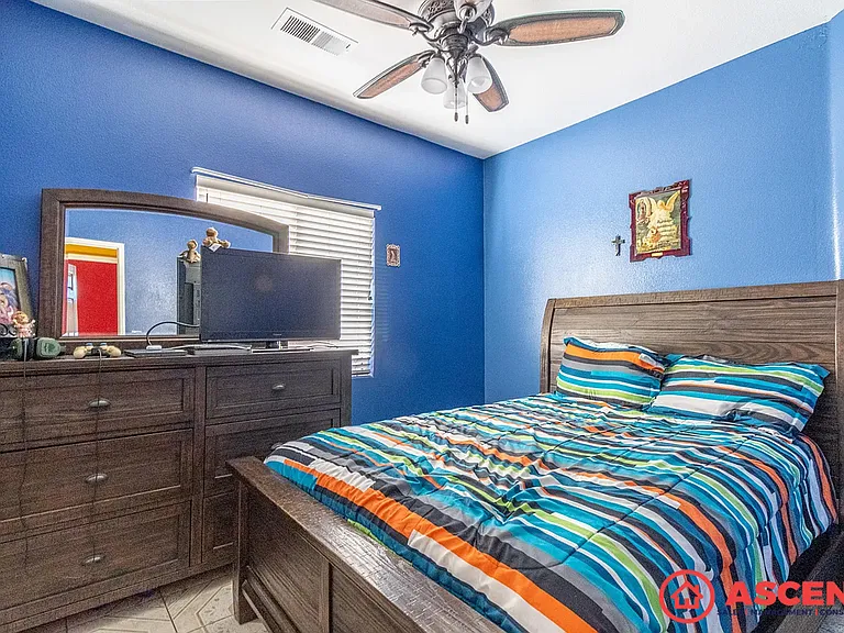 1810 Martinho Ave — Photo 16