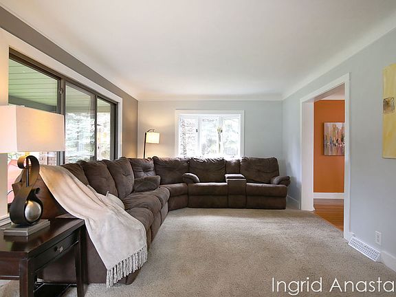 5th image of 4006 Suburban Shores Dr NE