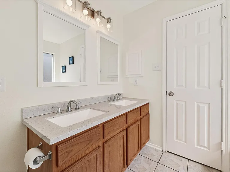 3807 Brook Garden Ln — Photo 27