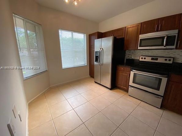 2708 SW 83rd Ave #105