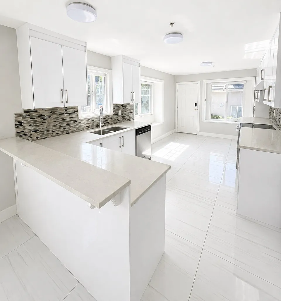 5 bed, 2500 sqft, $5,000 — Photo 3