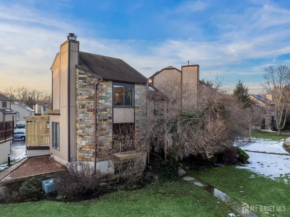 40 Emerald Ln, Old Bridge, NJ 08857