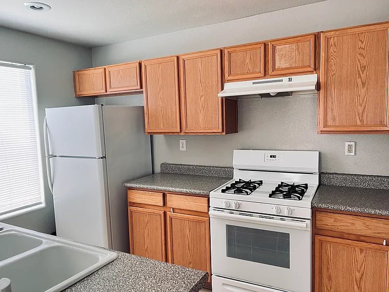 2077 Seattle Shore St — Photo 3