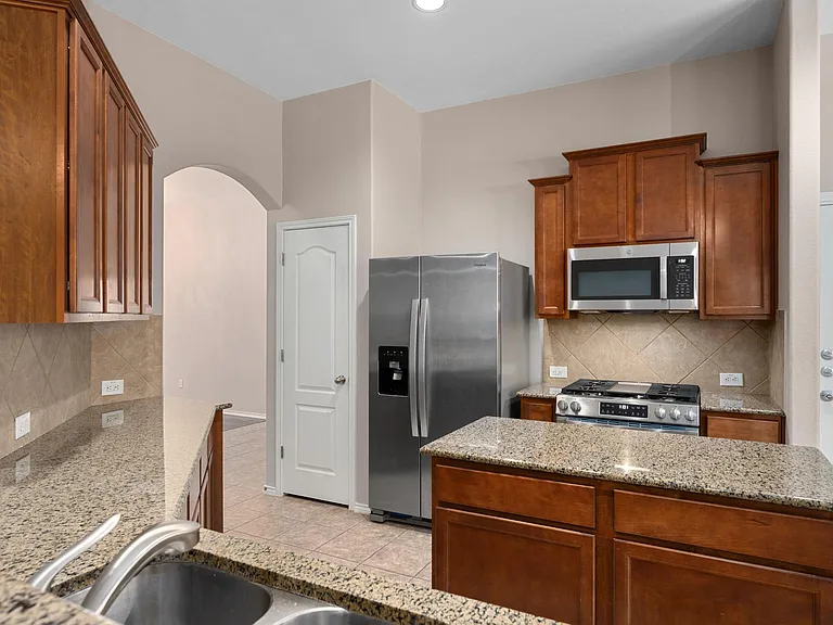 799 Clear Springs Holw — Photo 11