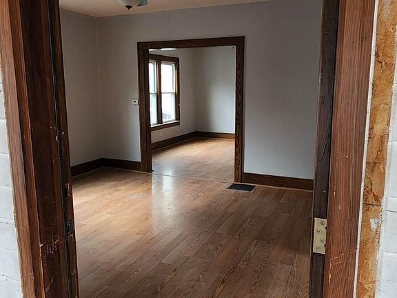 5th image of 115 Elmwood St NE