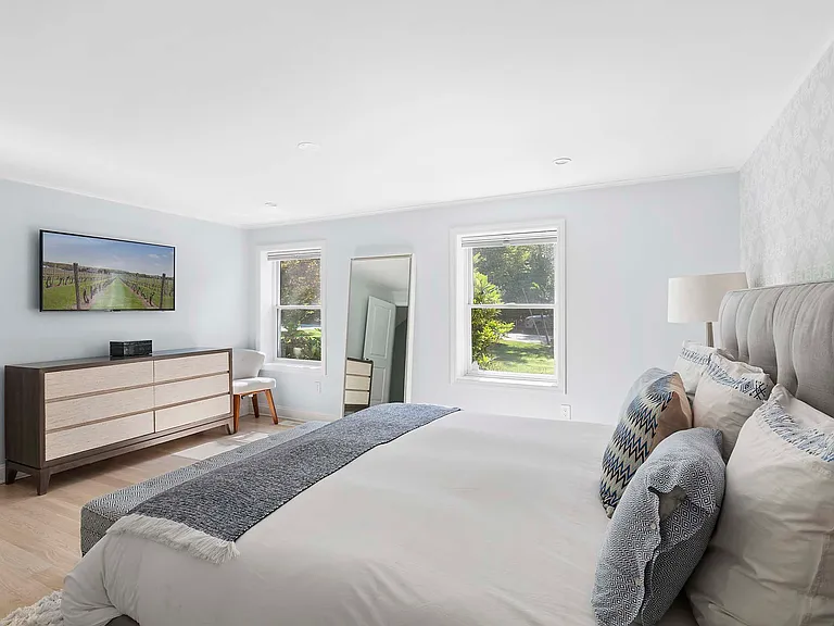 25 Bishops Ct — Photo 8