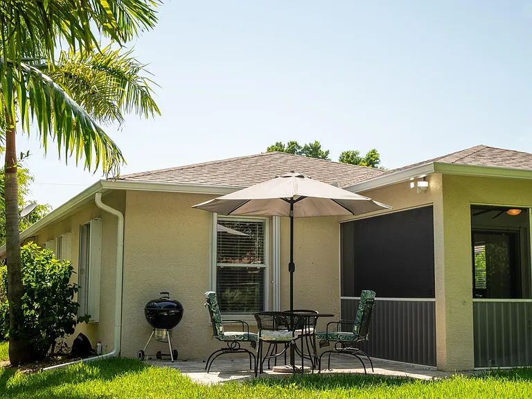 2247 Pineland Ave — Photo 37