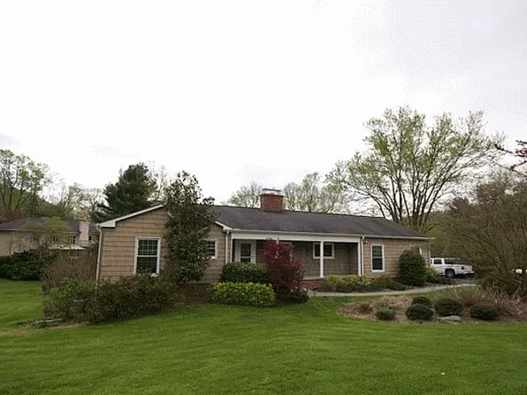 207 Hawthorn Dr