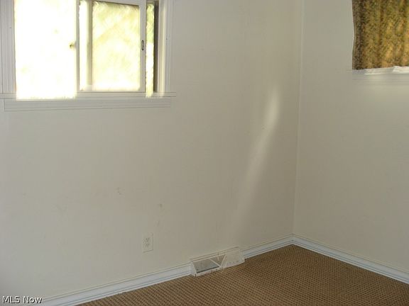 4th image of 6851 Lakeview Dr