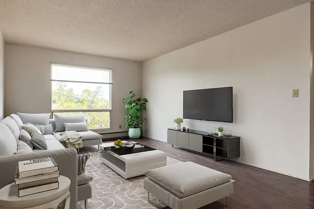 South Park Apartments — Photo 2