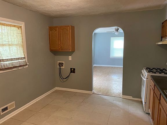 2nd image of 13100 Meadowlawn Dr