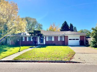 615 E 19th St, Yankton, SD 57078