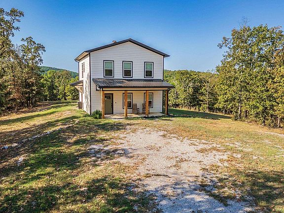 4th image of 1056 Peaceful Valley Rd