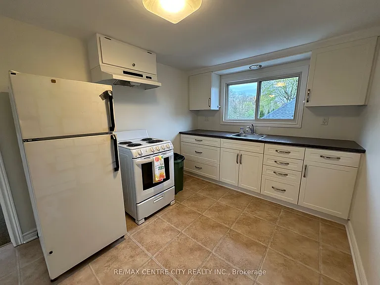 80 Sterling St #UPPER — Photo 10