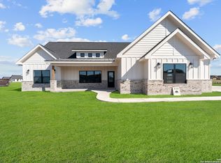 339 Century Oaks Dr, Seguin, TX 78155