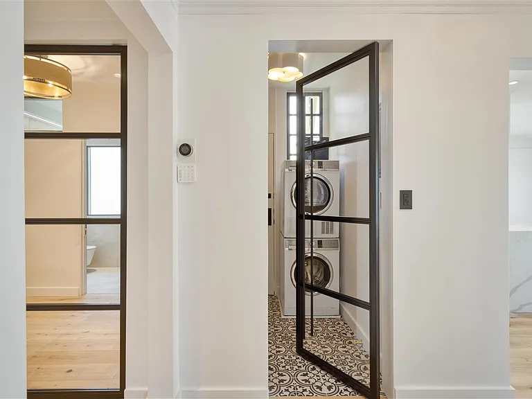 2145 Franklin St #4 — Photo 13