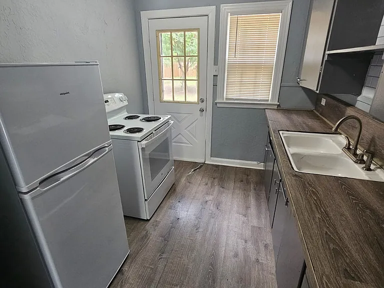 2107 NW Baltimore Ave — Photo 8