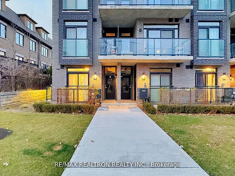 260 Finch Ave E #Townhouse 1 — Photo 1