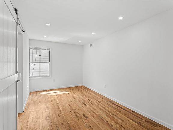 5th image of 695 Summit Ave #2B