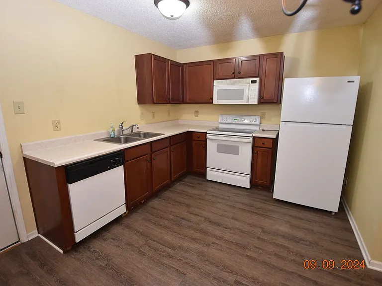 658 Florence Dr — Photo 7