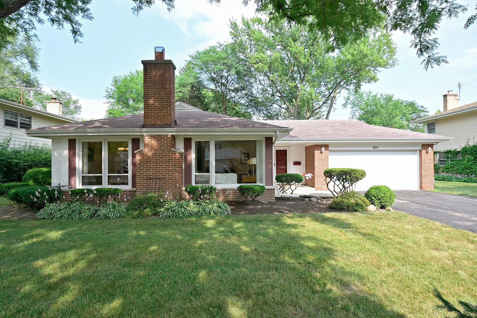 875 Huckleberry Ln photo 1