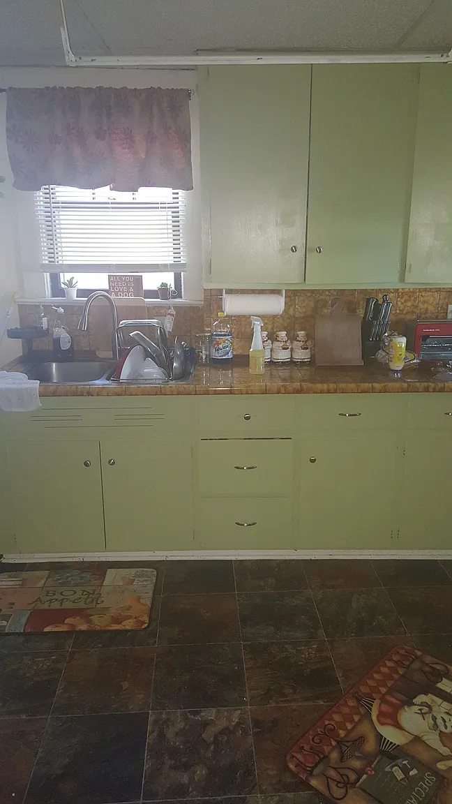 464 Woodbury Ave photo 1