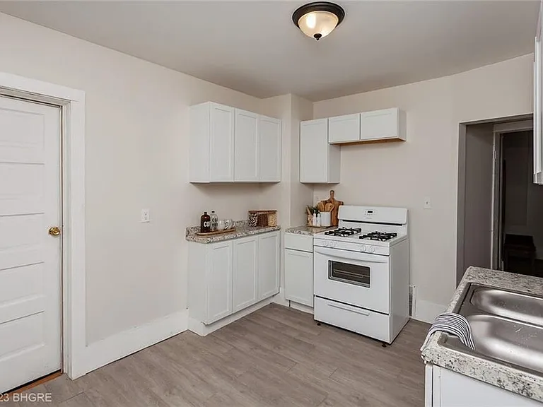 1215 Clark St — Photo 15