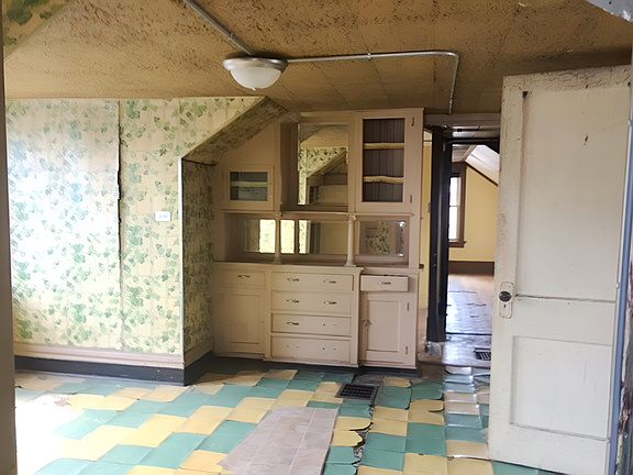4th image of 7817 S Rhodes Ave