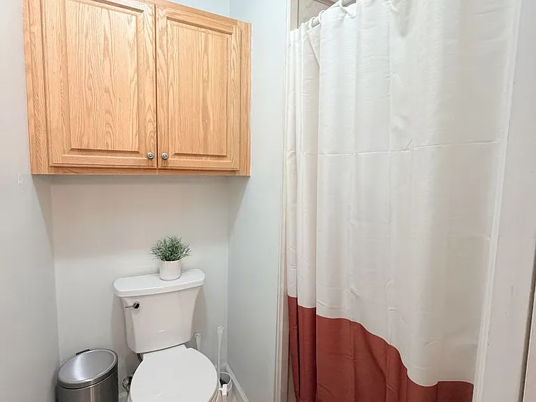 225 Lakeside Ln — Photo 16
