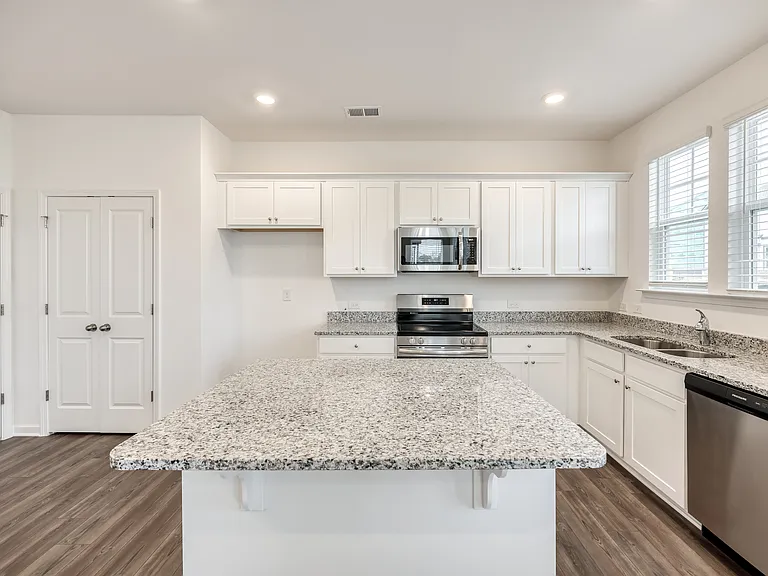123 Star Ct — Photo 2