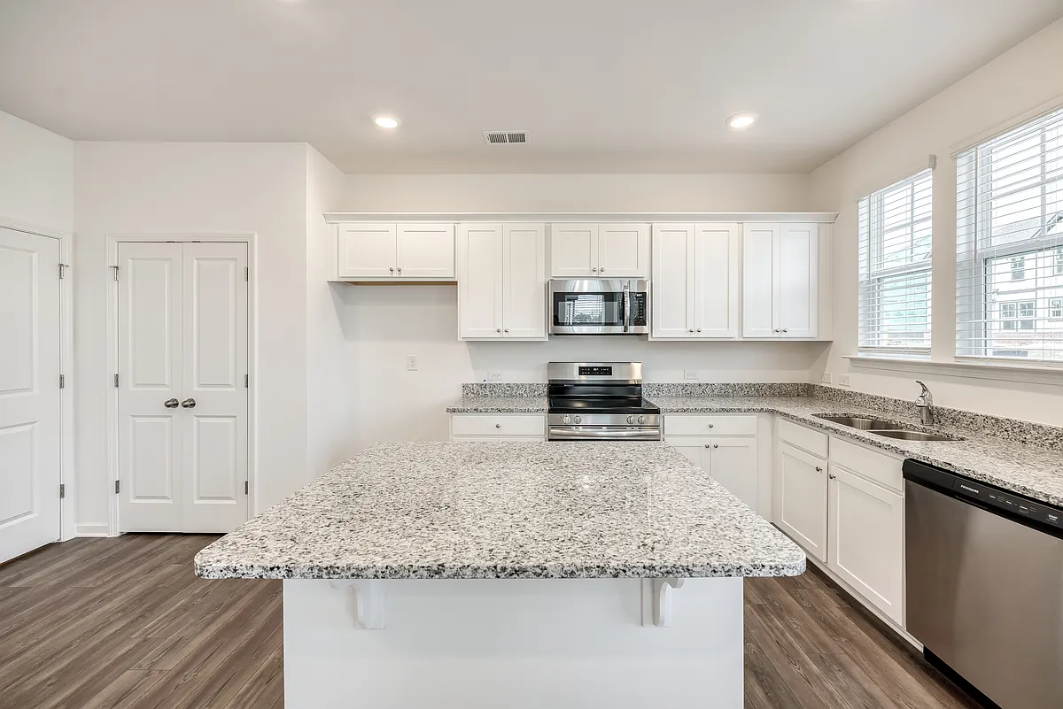 Building Photo - 123 Star Ct