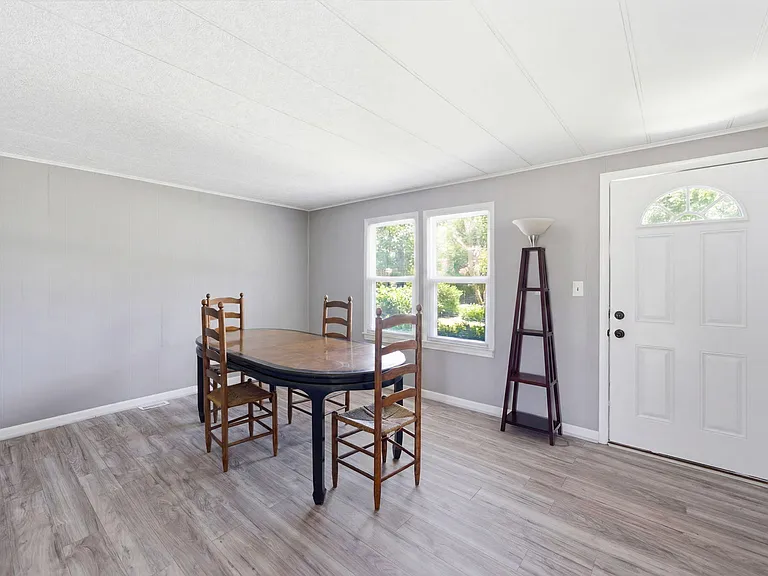320 E Earp St — Photo 5