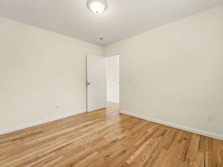 76 Newland Ct — Photo 10