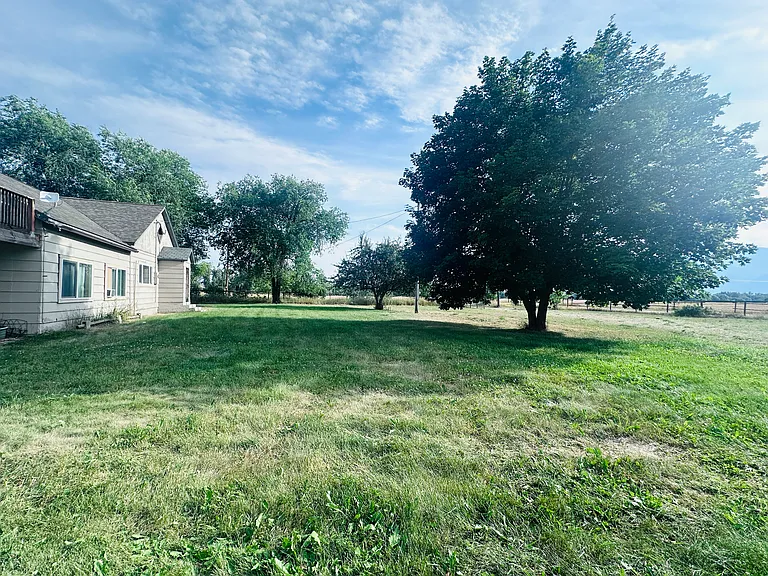 558 Three Mile Creek Rd — Photo 1